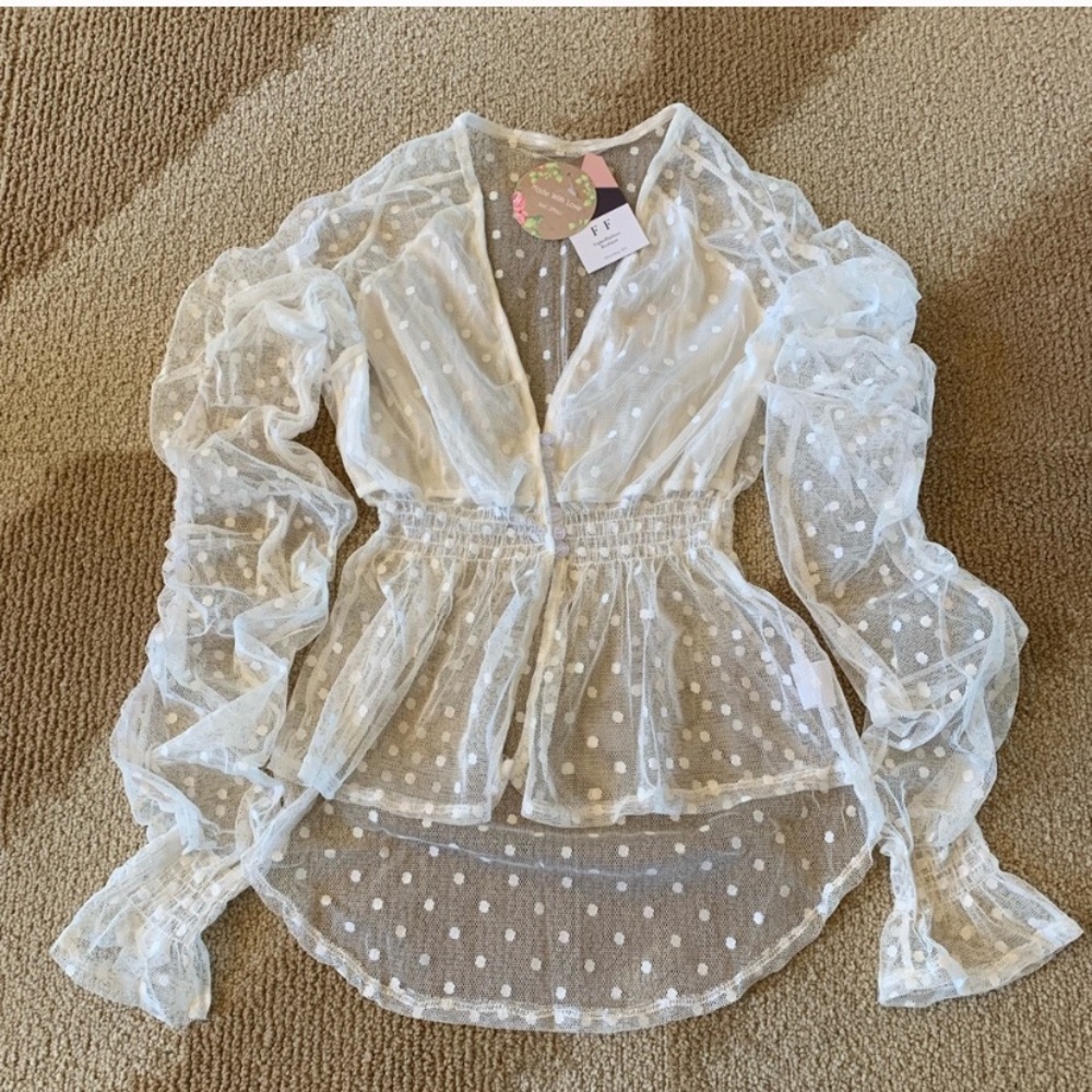 🌿One Left !Sweetest Polka Dot Gauze Blouse - Picture 6 of 6